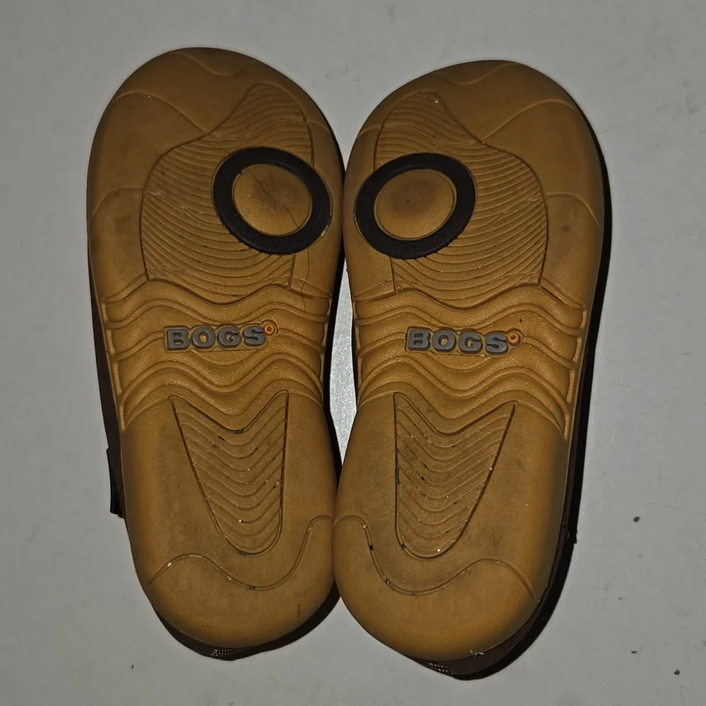 Baby BOGS unisex toddler 9 brown lined, short, velcro boots
